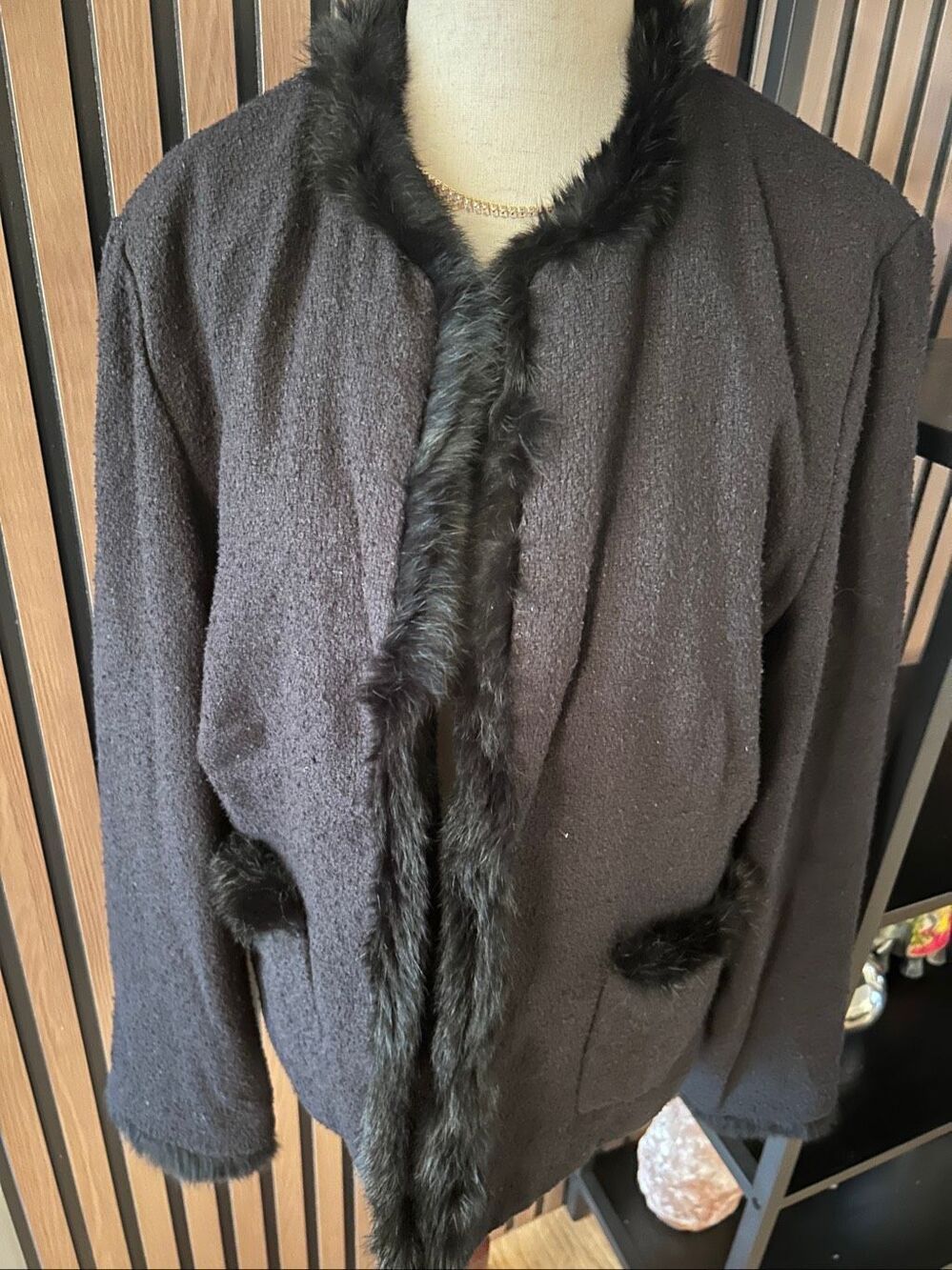W.N.D.Y black silk blazer with rabbit fur collar and sleeves size 14 RARE